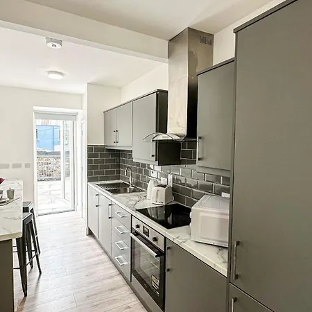 Kcm Urban Retreats Apartamento Cobh