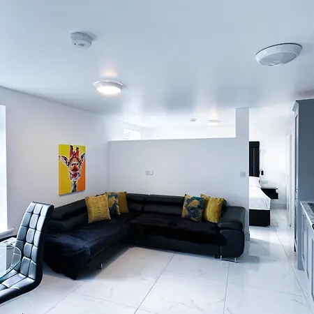 Kcm Urban Retreats Apartamento Cobh